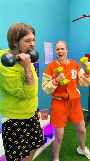 EATING MY WEIGHTS PRANK😰! Edible Shock To My Friends !🍫💪 #food #pranks #funny