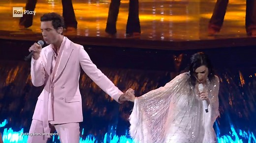 🎶 Laura Pausini e MIKA have the power! 📌 L'esibizione completa è su RaiPlay ➡ bit.ly/3MaClcd Eurovision Song Contest #TheSoundOfBeauty #ESCita #ESC2022 #Eurovision2022 #Eurovision | Eurovision Song Contest Italia