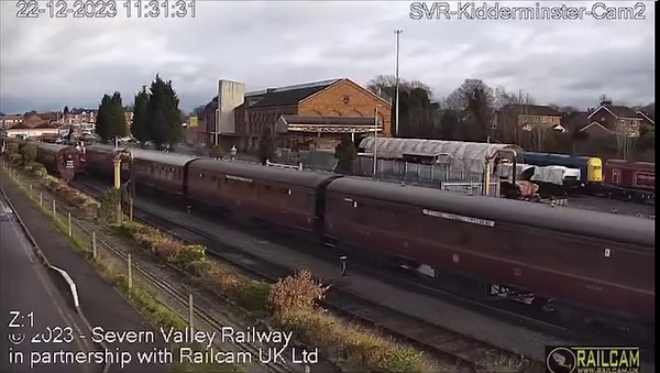 No. 7812 “Erlestoke Manor” with the 11.30 Santa Special departure from #kidderminster 🎅🏼🎄🎅🏼 Severn Valley Railway https://svr.co.uk/event/santa-trains/2023-12-22/ | Railcam