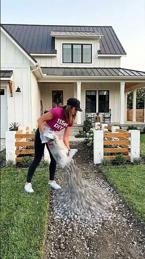 Modern Front Walkway Decoration Idea