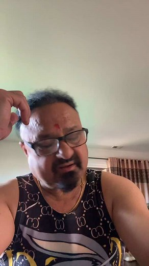 Stylish Sleeveless Shirt with Unique GG Pattern