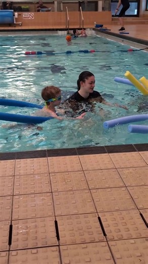 Splash into fun with our Stage One swimming lessons! 🏊‍♂️✨ From mastering those big kicking legs to perfecting "scooping" arms and taking that brave final jump, our lessons are all about building confidence and learning a vital life skill in the most fun way possible. Ready to dive in? Visit leisurecentre.com to book your spot today! 🌊 | Riviera International Centre