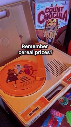 “Count Chocula Goes to Hollywood” record 1979 🧛🏻‍♂️ and Count Chocula box 1987🥣