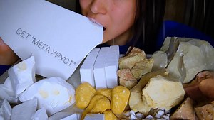 ELVI ASMR 白巧和各种口味的曲奇饼干