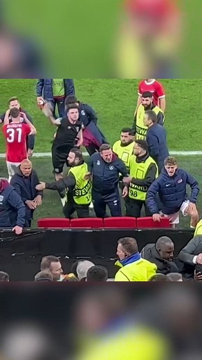 West Ham players jump into chaotic crowd to defend family and friends #WHUFC #WestHam #Hammers #GBNews | GB News