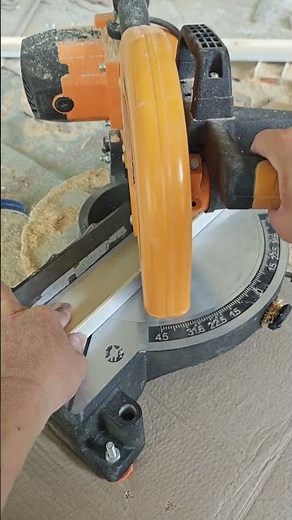 Install door panel and line casing at angle, connect with 1008 nails, use Tailong foam glue to