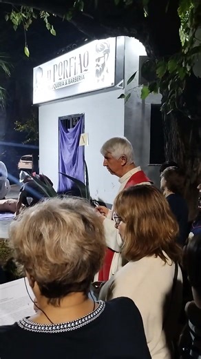 Jesus es clavado en la cruz en el vía Crisis de Villanueva