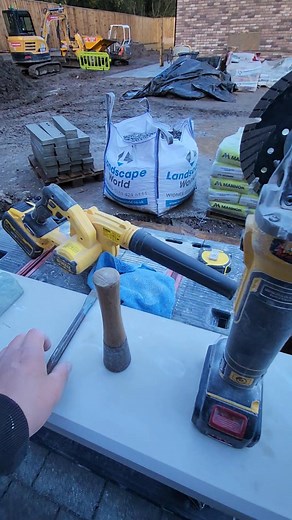 There’s nothing quite like true hand-finished masonry. 👋 This short video takes you behind the scenes, showing the tools used that goes into creating a perfectly straight fillet — cut, shaped, and finished entirely by hand tools. Every line, every edge, and every surface is the result of skill, patience, and craftsmanship that machines just can’t replicate. At Finesse Masonry, we take pride in blending traditional hand-cut methods with modern precision — delivering a finish that speaks for itse