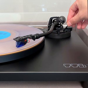 Save $50 on our custom edition of the #MusicHall MMF 1.5 for a limited time ($349, reg 399) ➡️ #TTLsetup packages upgrade model w/ pre-mounted 2M Blue custom cork record mat also on sale! #ttlmmf #ttlhifi #musichallmmf ↳ shop now: turntablelab.com/MMF15ttl | Turntable Lab