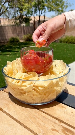 Easy party hack #hack #diy #party #chips #dip #appetizer | Justine Kameron