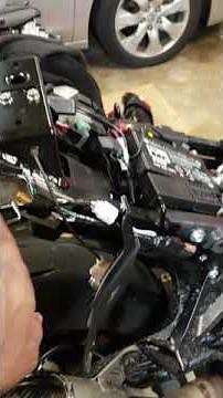 2017-2018 Suzuki GSXR 1000 Ecu and servo motor location