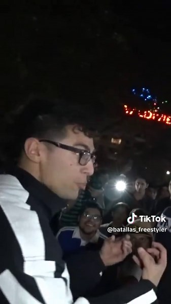 Alcanzando la Iluminación como Buda en una Batalla de Freestyle