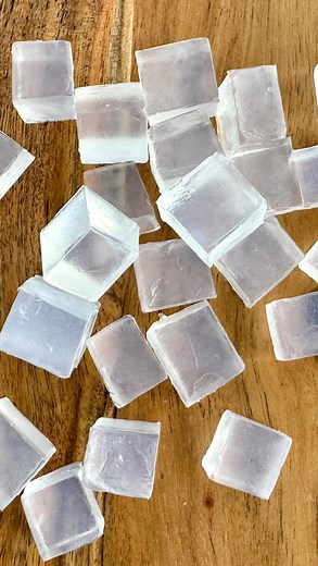 Melting clear soap base always so calming to watch. Each pour feels like the start of something creative and cozy. ✨ Find all the supplies I use in my Etsy shop — link in bio. #soapmaking #meltandpoursoap #diyprojects #handmadesoap #etsyﬁnds | kvetka.soap