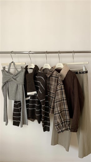 參月/ 𝒎𝒂𝒓𝒄𝒉 🌿 | -#抽獎 #新品預覽 # 今年最後一檔新品上架❤️‍🔥 這次超級多款美鼠人的外套😍🥺 下身也很強呀⋯🔥 好快的來到了年末啦～ 非常感謝小月餅們又陪伴了我們一年🫶🏻 一起穿漂釀的新衣迎接新年吧🥰 ⑅ — ･ — ･ —ᦏᦑ— ･ — ･ — ⑅ ➰𝟏𝟐.𝟐𝟔 𝟐𝟏:𝟎𝟎上架官網... | Instagram