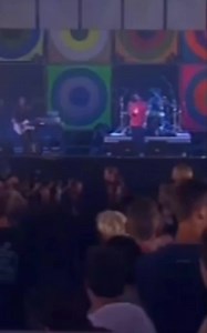 When your guitar suddenly stop working during a show Sistem of a Down | Heavy Metal Hard Rock