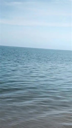 PANIBAGONG PANG-AABUSO SA TALABAAN: Araw-araw na bang parusa ang hatid ng gobyerno? [Video courtesy of Concerned Citizen Debbie ] (https://www.facebook.com/share/v/1922e3PkVu/) Sa panibagong video na ibinahagi ni Debbie, isang residente ng Talabaan, muling sumambulat sa publiko ang masaklap na katotohanan: araw-araw, tila parusa ang hatid ng mga dambuhalang barkong patuloy sa dredging sa kanilang baybayin. “Araw-araw na eto… manawa kayo sa akin,” sambit ni Debbie — isang linyang may bigat ng pag