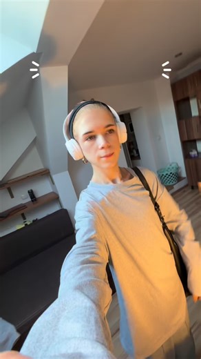 Oliwka ✨ on Instagram: "Dziękuję @surmiakr.rdk @surmiakodnowa ❤️! Zachęcam do korzystania z kodu ☺️! [WSPÓŁPRACA BARTEROWA] #krakow #fryzjer #metamorfoza #blondwlosy #rozjasnianie"