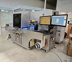 [Hot Item] Digital Roll Label Sticker Printing Foil Stamping and Varnishing Machine