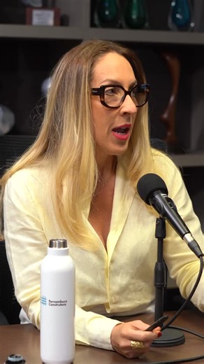 Mariana Wanderley on Instagram: "No PodPEC, @ludias_arquitetura aprofunda o tema e mostra como personalização bem planejada impacta conforto, funcionalidade e valorização do imóvel. O Personaliza, serviço da Pernambuco Construtora, permite que o cliente personalize o apartamento ainda na fase de obra, com a própria equipe da construtora. Eficiência operacional, padrão técnico garantido e zero dor de cabeça no pós-entrega. O que entra no pacote: • Reforma feita durante a obra • Qualidade e contro