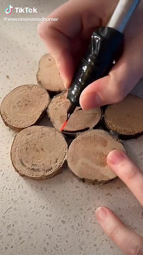 Watch til the end 👀 #woodburning #pyrography #sunflower #sunflowerdecor #elfitup #etsy #satisfying #satisfyingvideo #viral #fyp #rustic #art #flower
