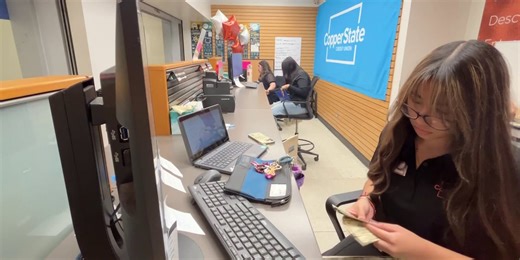 Credit union at Phoenix high school teaches students about financial literacy