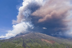 Watch a live view of Mount Etna after huge volcanic eruption