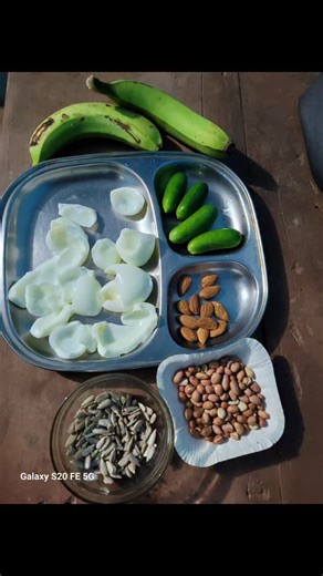 Raja Sekharan on Instagram: "Today's breakfast. 4 ivy gourd, 2 banana, 5 egg whites, 40gm dry roasted Peanut, 25gm Sunflower seeds, 12 Badham. Just shown what I eat... 9am will eat 1 whole egg and 20gm cashews..changes may happen at anytime asper situations...nothing permanent... #calisthenics #5oplus #fitness #motivation #musclecar #inspiration"