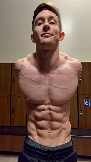  on Instagram: "First day back in the gym felt so goooood!!! Woke up the muscles and found out they got the rest they needed!  - - - #bodybuilding #fitness #shredded #aesthetic #gym #motivation #abs #sixpack #veins #physique"