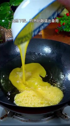 How to Make Spicy Cucumber & Shrimp Stir-Fry with Eggs – Quick Chinese Dish!