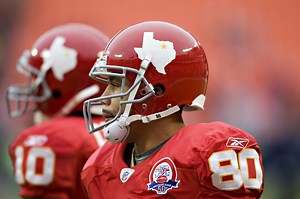 What is the Kansas City Chiefs alternate helmet?