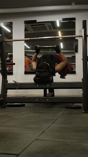 decline chest press #fitnessmodel #motivationalquotes "