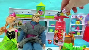 Crazy Weird Candy Haul Video - Spray Sour Candies, Juicy Drop Gum   More-4dY3HPpqMLw