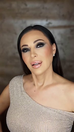 1.5K views · 80 reactions | Autogram . . . #ceca #cecaraznatovic #autogram #singer #viral #reels #balkanmusic #explore #explorepage #fyp #balkan | Izludeli | Facebook