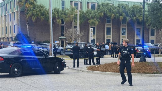 UPDATE: Suspect dead after officer-involved shooting at Pensacola's Carlton Palms