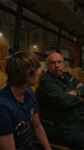 ZAVŘEL jsem okno. On HO OTEVŘEL. 😤 #Shorts #miki #comedy #humor #autobus