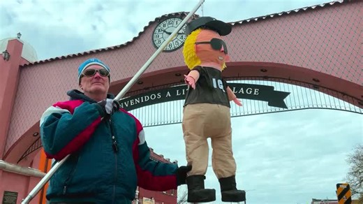 ICE pinata gets a reaction at Chicago protest