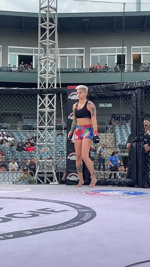 First Female fight of the night! | Elite Fight Night / Elite Amateur Fight League
