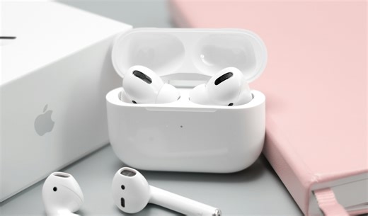 Apple AirPods Ultra Rumored to Come With AI Cameras Designed For Siri