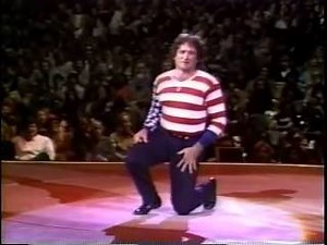 The great Robin Williams gave a performance as the American Flag in 1982 — and it's brilliant. Created by People For the American Way. | Brandon Weber