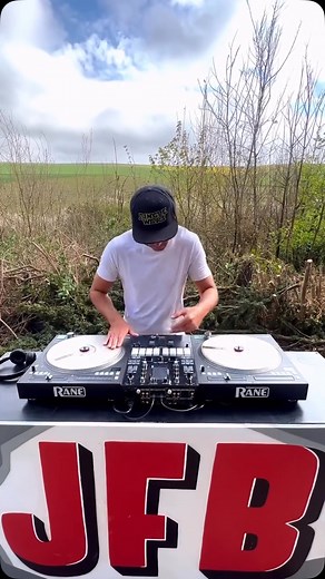 210 reactions · 22 shares | UK’s @jfbdj (DMC world champ!) flipping a DnB routine. . . . #Turntablism #ScratchDJ #DJLife #scratchmusic #HipHopDJ #DJSkills #ScratchBattle #JFB #DMCworldchamps #DJCommunity #GoldieAwards #VinylDJ #ControllerDJ #TurntableCulture #PioneerDJ #Technics #Vestax #TopDJ | Goldie Awards | Facebook