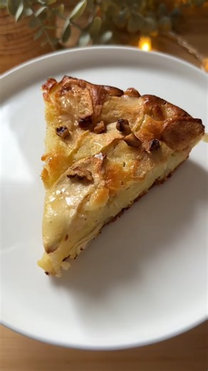 MamanGuide on Instagram: "Gâteau aux pommes facile et moelleux Un grand classique indémodable : le gâteau aux pommes, simple, rapide et tellement bon ❤️ Idéal pour le goûter ou le dessert. D’autres recettes familiales et faciles vous attendent sur mon blog (lien en bio). #gateauauxpommes #dessertmaison #recettefacile #gouter #ideerecette #patisseriemaison #mamanguide"