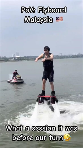 Flyboard demo before us: Graceful flights, epic dives—beauty on water! Who’s booking next? 🚀💦