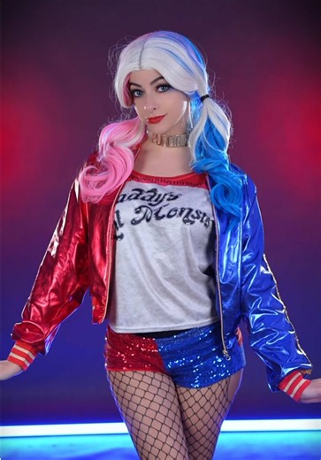 day 6 of 31 Halloween costumes! Harley Quinn ❤️💙 #halloween #costume #harleyquinn #harleyquinncosplay #cosplay