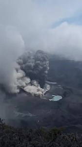 ÚLTIMA HORA. VOLCÁN ¡Impresionante! ¡Así suena el volcán Poás! La CNE compartió un video impactante donde se escucha el sonido que emite el coloso mientras expulsa ceniza. Los expertos que están haciendo inspecciones en la zona lograron capturar este momento único para que todos podamos ver como se vive desde cerca. San Juan de Dios Informa | San Juan de Dios Informa