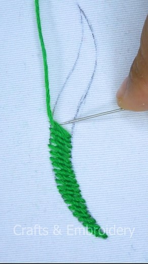 😍 Simple leaf embroidery tutorial! #diy #embroidery #fypシ゚ #support #handmade #fbreels #reelsfb #stitch #reels #everyone #trending #viral #satisfying #design #hand #reelsvideo #viralvideo #cute #tutorial #useful #easy #content #viralreels | Crafts & Embroidery