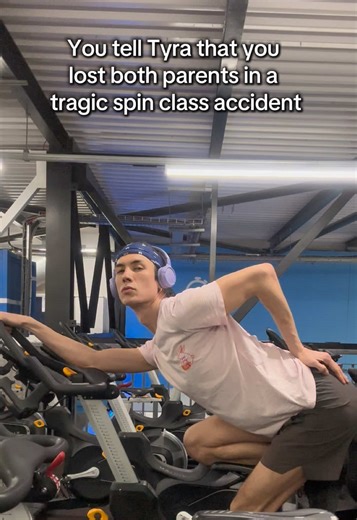 … and this is your next photoshoot challenge. You wanna be on top? Then, smize through the pain. #antm #tyrabanks #americasnexttopmodel #tyra #realitycheck
