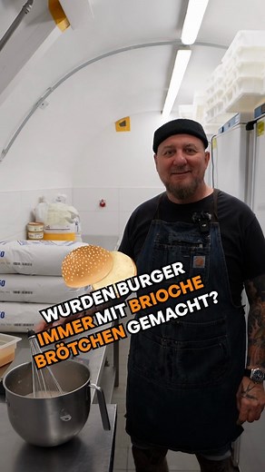Wurden Burger immer mit Brioche Brötchen gemacht? 🥖🍔 Zurück in die Burger-Geschichte! 📜🍔 Hättest du gedacht, dass Brioche Brötchen nicht immer der Standard waren? Komm mit auf eine Zeitreise durch die Burger-Evolution und lass dich überraschen! 🚀🍞👀 | Soupreme Kitchen