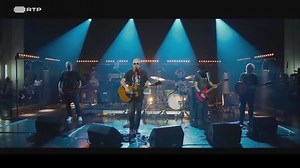 122K views · 4.2K reactions | A família TIM ao vivo no Elétrico da Rtp tocando a nossa Lisboa e relembrando o nosso João Ribas. Simplesmente espetacular,e cheio de sentimento. Obrigado Tim Somos Tara Perdida! | Tara Perdida | Facebook