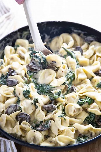 Creamy Spinach Mushroom Tortellini Recipe - The Salty Marshmallow