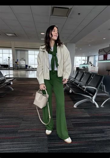 The gate agent wanted to get in on the outfit check!! 🤣🤣 LOVED her! Flew out to Florida this morning with the kids to visit Grammy and grandpa and wore this amazing new lounge set! Comment SHOP for links to your DM! Comes in so many colors!